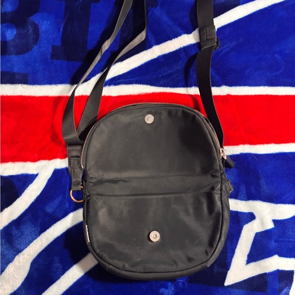 lululemon athletica women’s 2L Black Crossbody Sling Bag - Picture 3 of 7